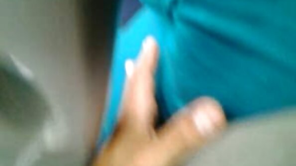 సెక్సీ ర్యూ ఎనామి వేలు ఆమె క్రీమీ వాగ్‌ని క్యామ్‌లో ఫక్ చేస్తుంది